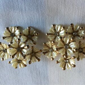 Elegant Floral Gold and Cream Earrings